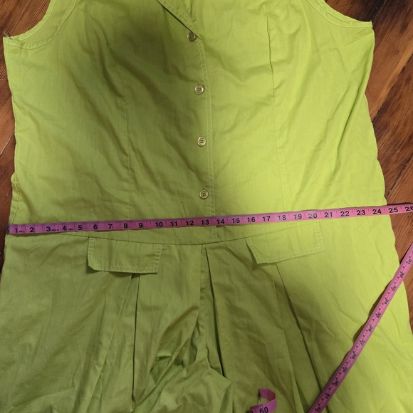 Sleeveless Lime Green Button-Up Top - Picture 7 of 8